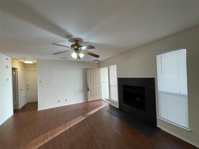 Building Photo - 407 Parkhill Cove