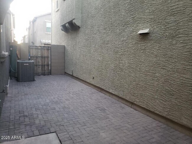 Building Photo - 5750 W Raymond St