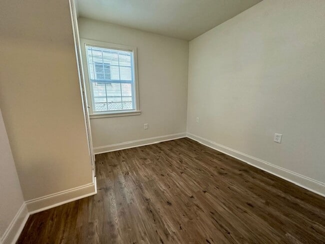 Building Photo - 4655 Fairfields Ave