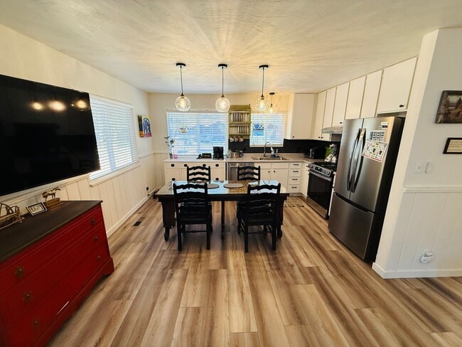 Building Photo - 1676 Bakersfield St