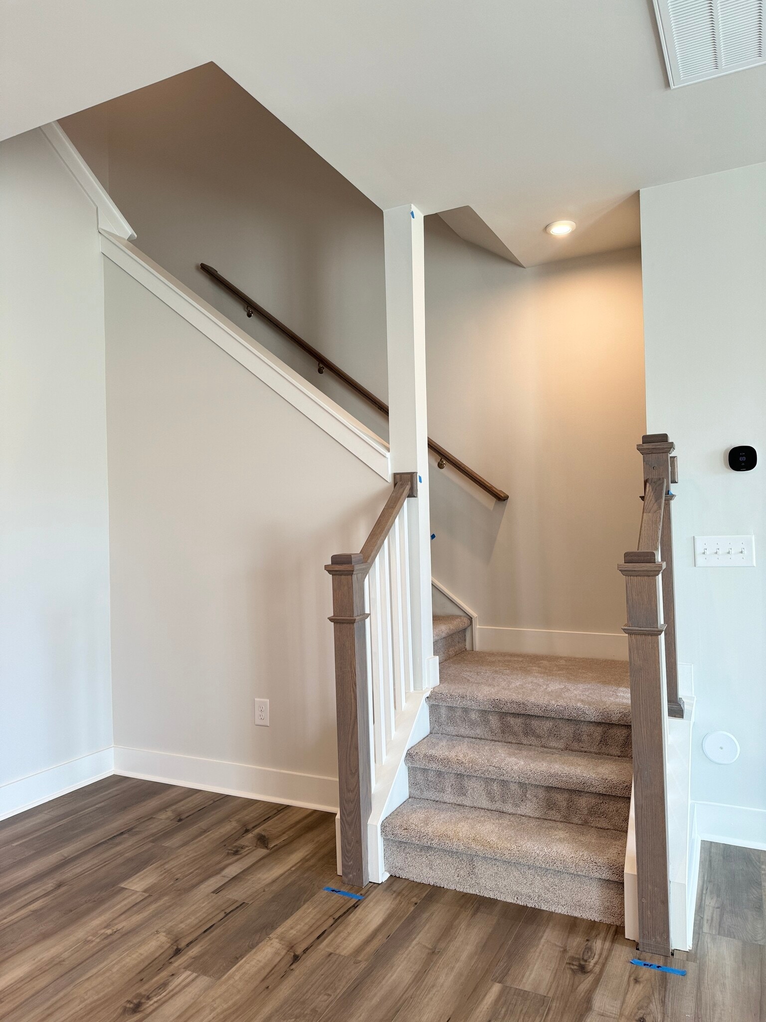 Building Photo - 9637 Munsing Dr