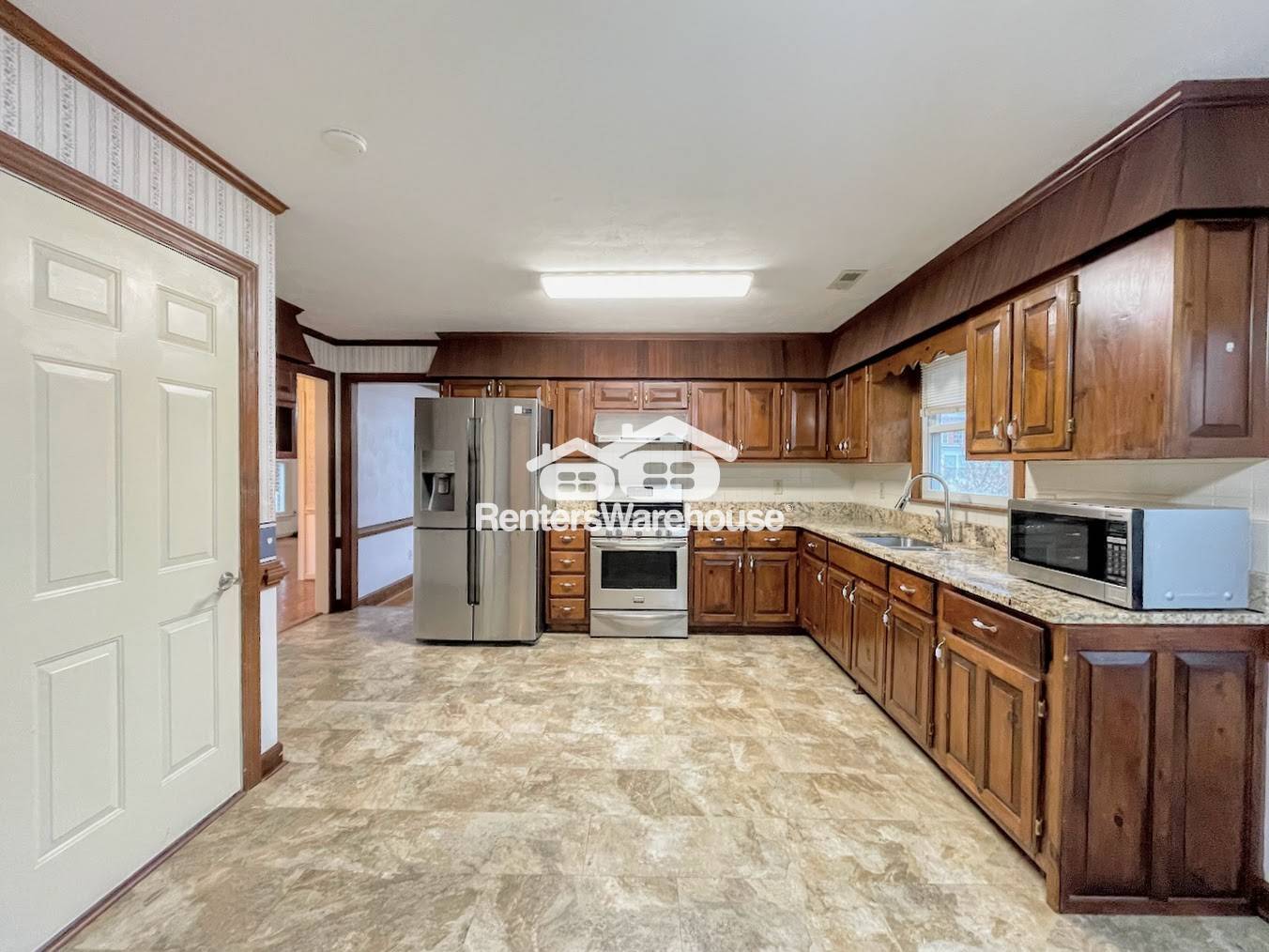 Building Photo - 352 Peace Haven Dr