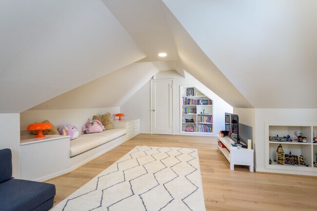 Building Photo - Charm of a Carmel Cottage in Menlo Park Al...