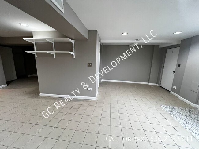Building Photo - 2227 N Clybourn Ave