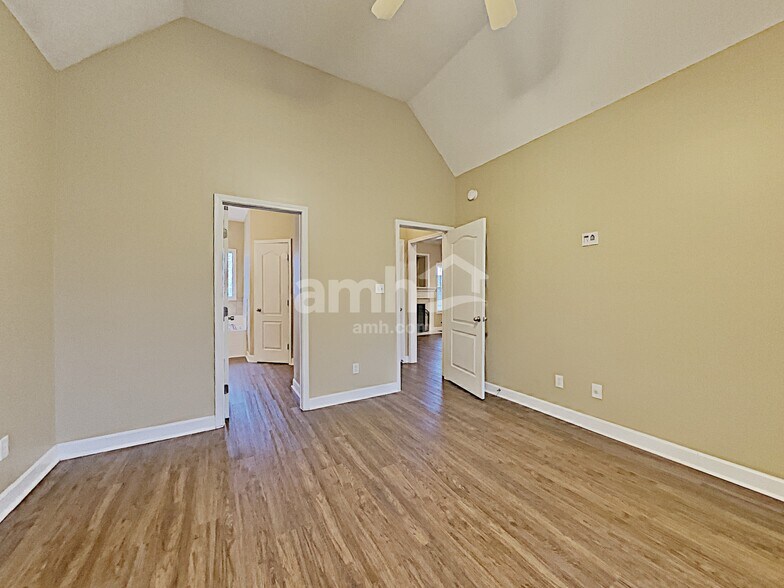 Building Photo - 711 Riata Ct