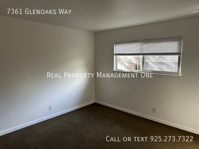 Building Photo - 7361 Glenoaks Way