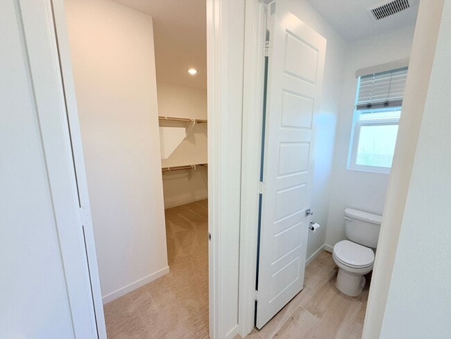 Building Photo - Beautifully upgraded home in the desirable Le Campanile Community