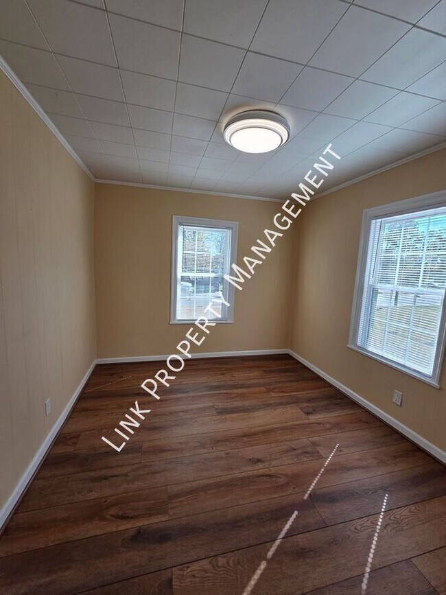 Building Photo - 129 N Moore Rd