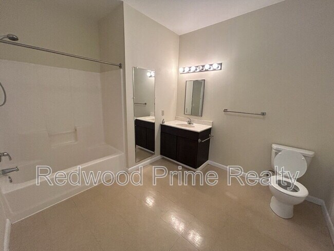 Building Photo - 1318 19th Ave