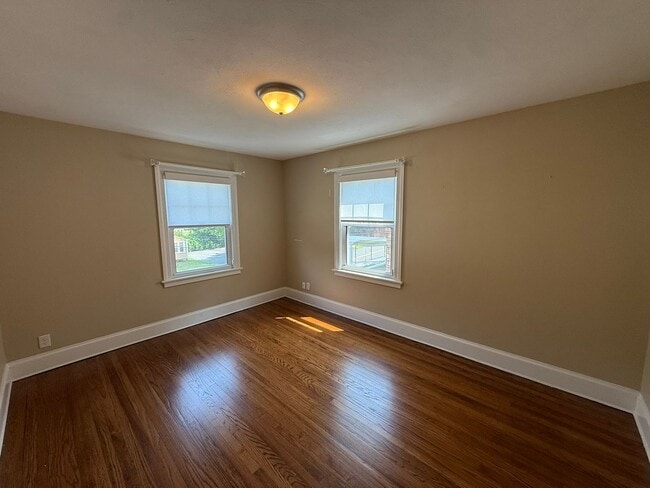 Building Photo - Beautiful 3 Bed, 2 Bath Single Family Colonial for Rent in New Britain!