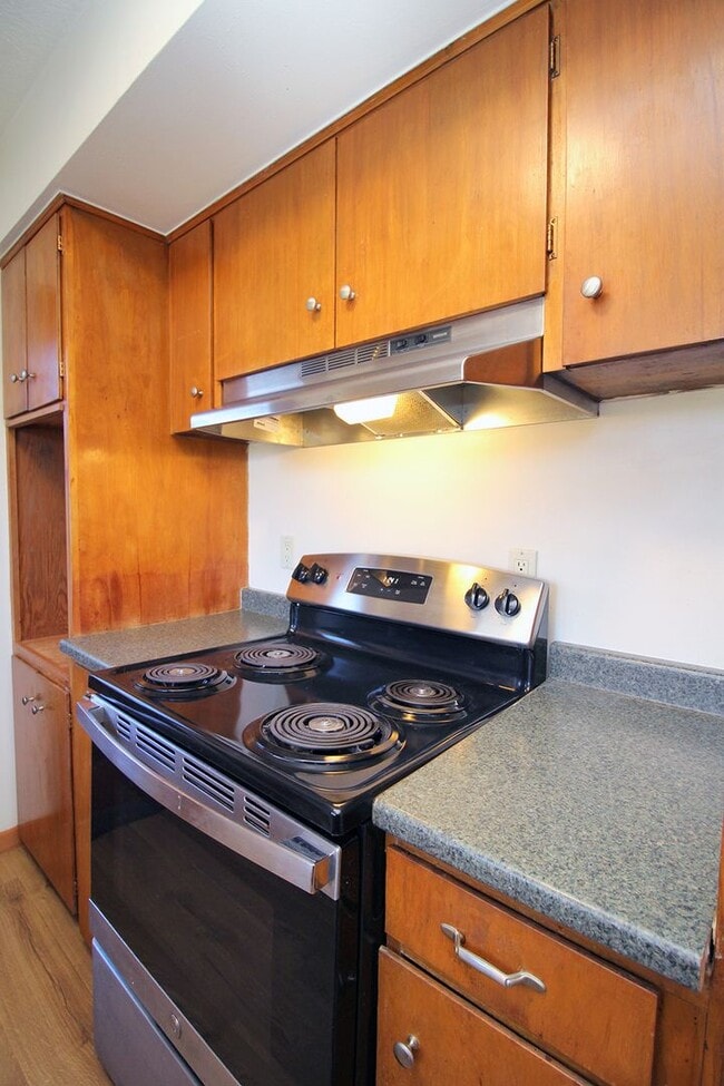 Building Photo - 3200-3236 SW Marigold St