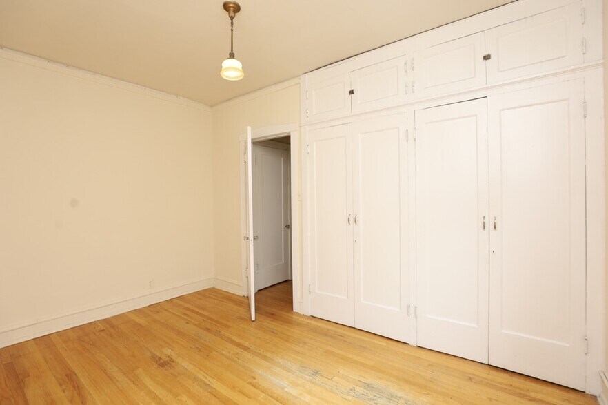 Building Photo - 1238 Oak Ave
