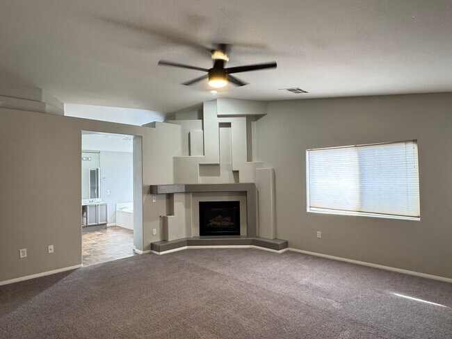 Building Photo - **Spacious 4-Bedroom Home in the Southwest!**