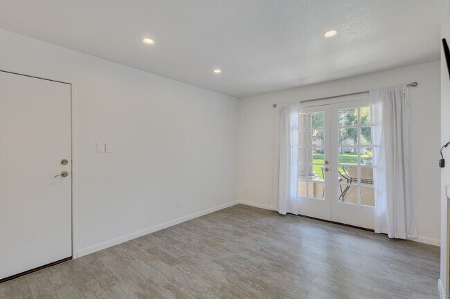 Building Photo - 5995 N 78th St