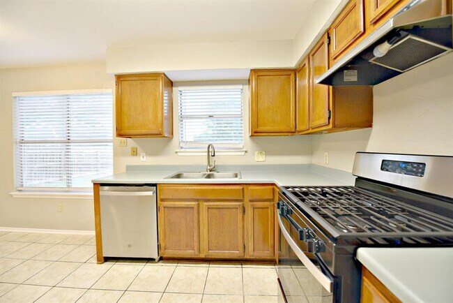 Building Photo - 12801 Margit Dr