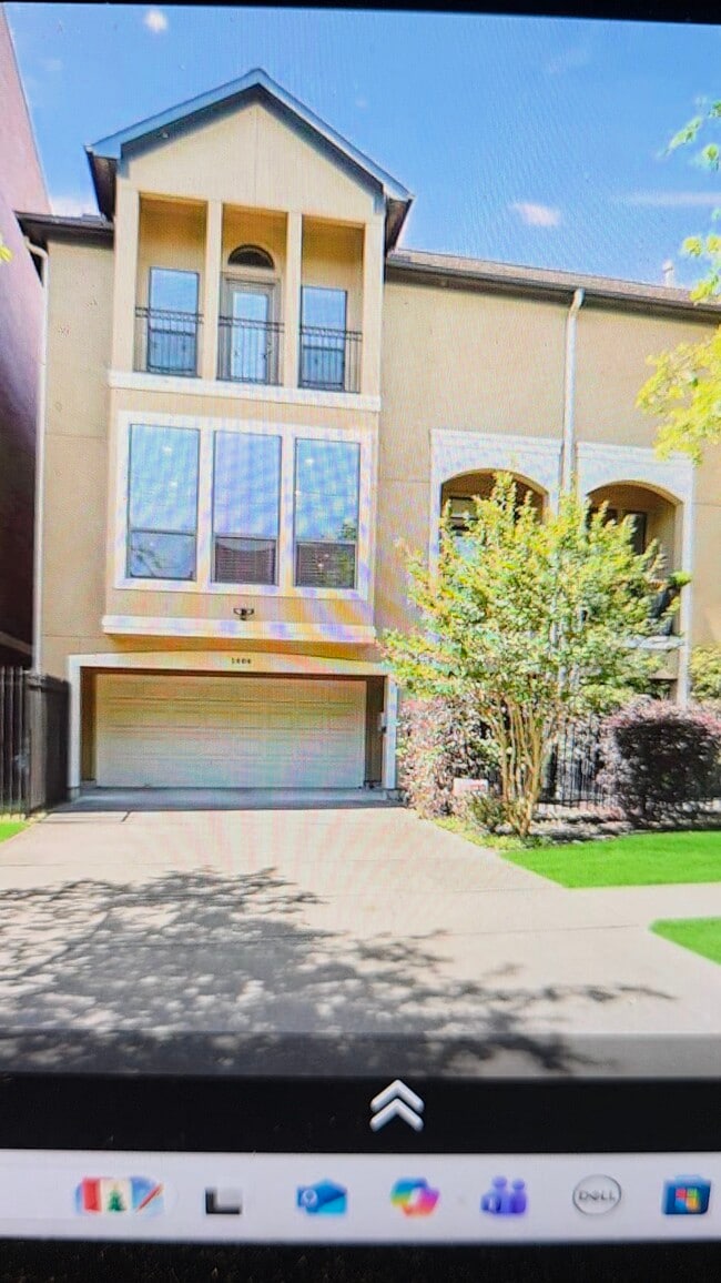 Building Photo - 1806 Tuam St