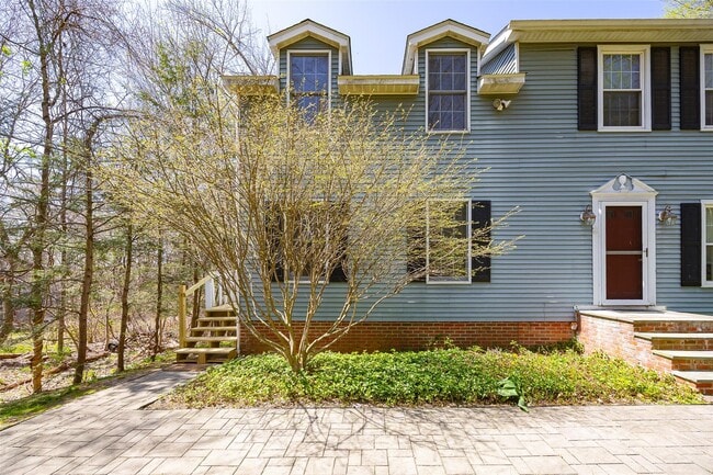 Primary Photo - 10 Vanessa Ln