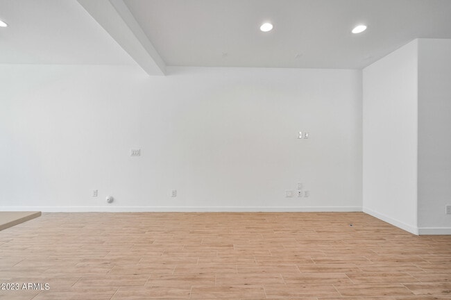 Building Photo - 12617 W Kaler Dr