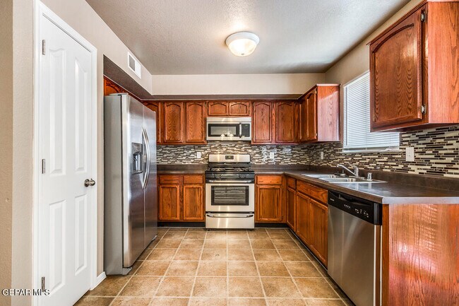 Building Photo - 14236 Gil Reyes Dr