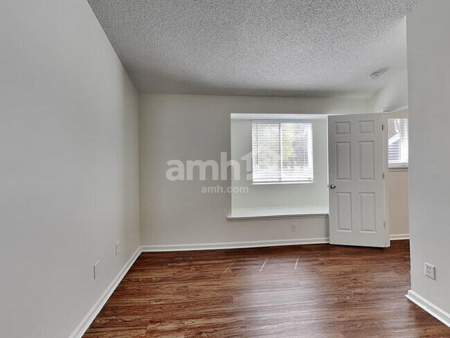 Building Photo - 4415 Hounds Run Dr