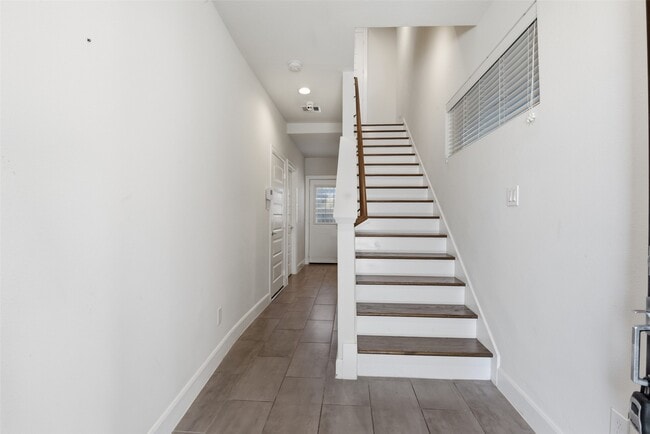 Building Photo - 3024 Charline