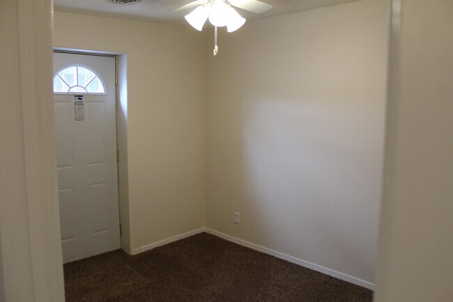 Building Photo - 107 S Augusta Ave