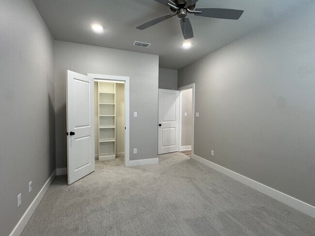 Building Photo - 7110 Alexander Dr