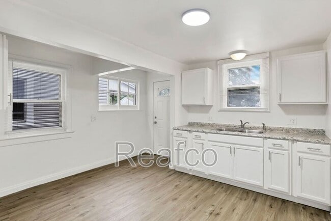 Building Photo - 659 S Burgess Ave