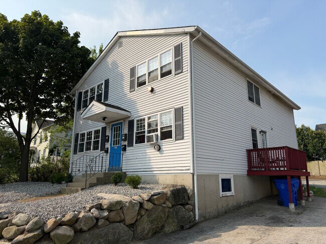 Building Photo - 275 Massabesic St