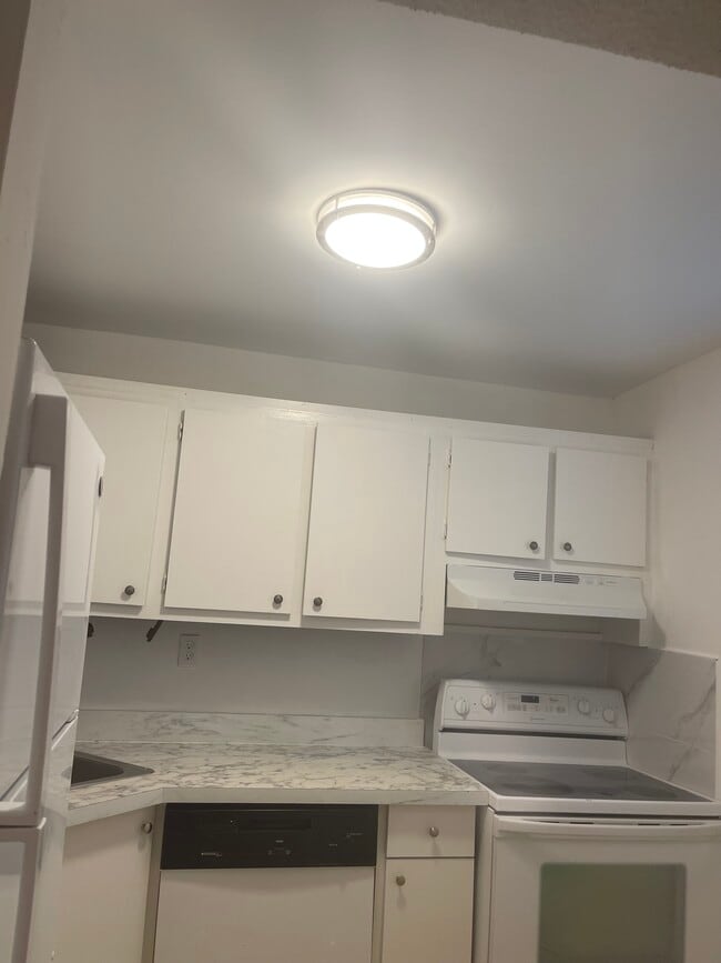 Building Photo - 17255 SW 95th Ave