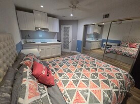 Building Photo - 2968 Olympic View Dr