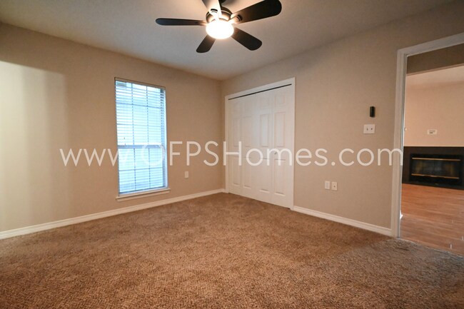 Building Photo - 636 Emerald Ln
