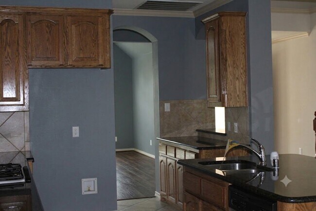 Building Photo - 3410 Somerset Ln