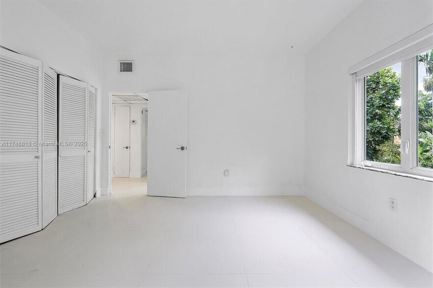 Building Photo - 600 Surfside Blvd