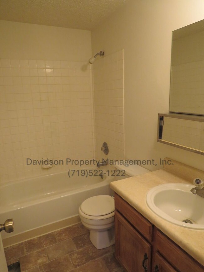 Building Photo - Beautiful 3-Bedroom House in Eastern Color...