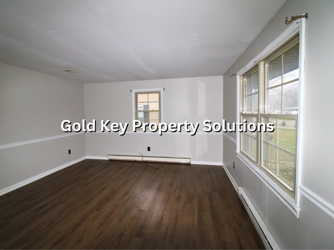 Building Photo - Spacious 4 BR 1 BA House with Central Air ...
