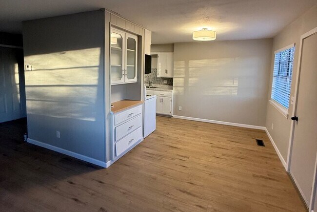 Building Photo - 149 Ruth St