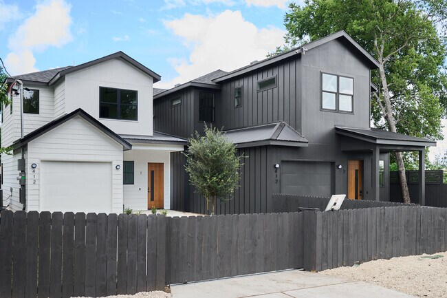 Building Photo - 412 Hackberry Ln