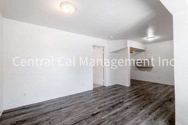 Building Photo - 2334 Dracena St