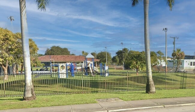 Building Photo - 65 NE 59th St