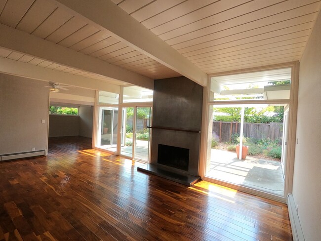 Building Photo - THREE BEDROOM / TWO BATH EICHLER HOME IN G...