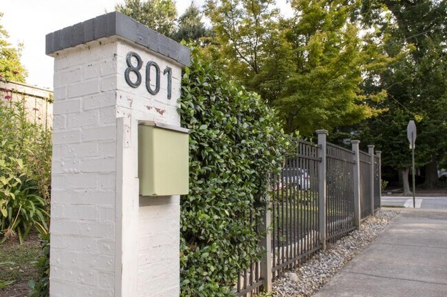Building Photo - 801 Durant Pl NE
