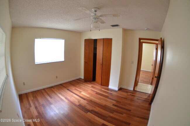 Building Photo - 300 Darrow Ave