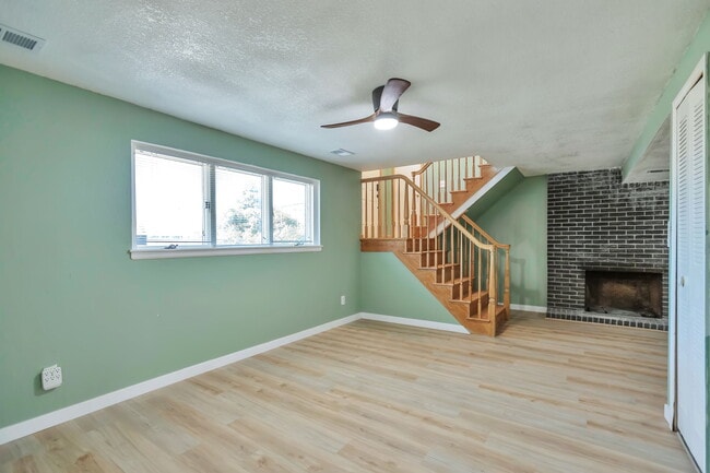 Building Photo - 1107 E 15th Ave