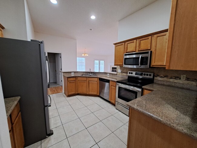 Building Photo - Recently renovated 4BR/3BA close to NAS an...