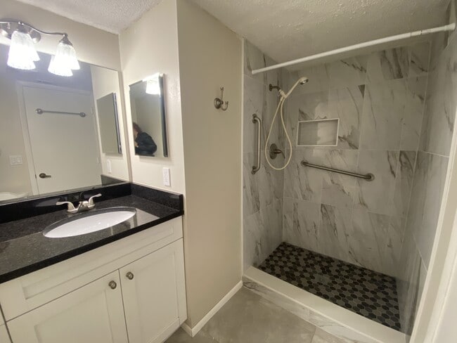 Building Photo - 4433 Narraganset Trail