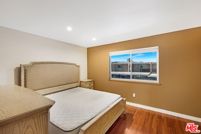 Building Photo - 2230 N Indian Canyon Dr