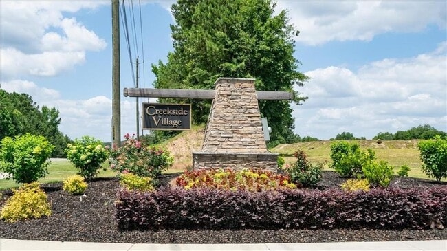 Building Photo - 7573 Knoll Hollow Rd