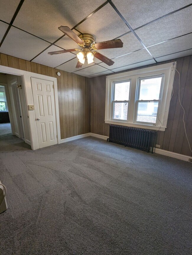Building Photo - 202 W 28th St