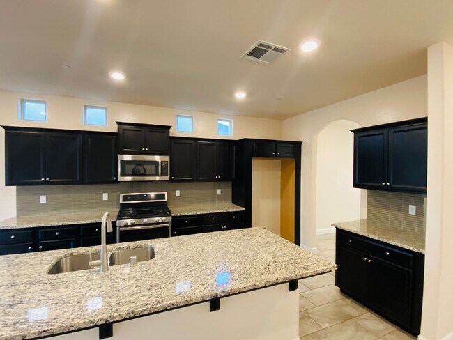 Building Photo - $3,195 Leonard & Shaw, 5 Beds - Alamos Ave...